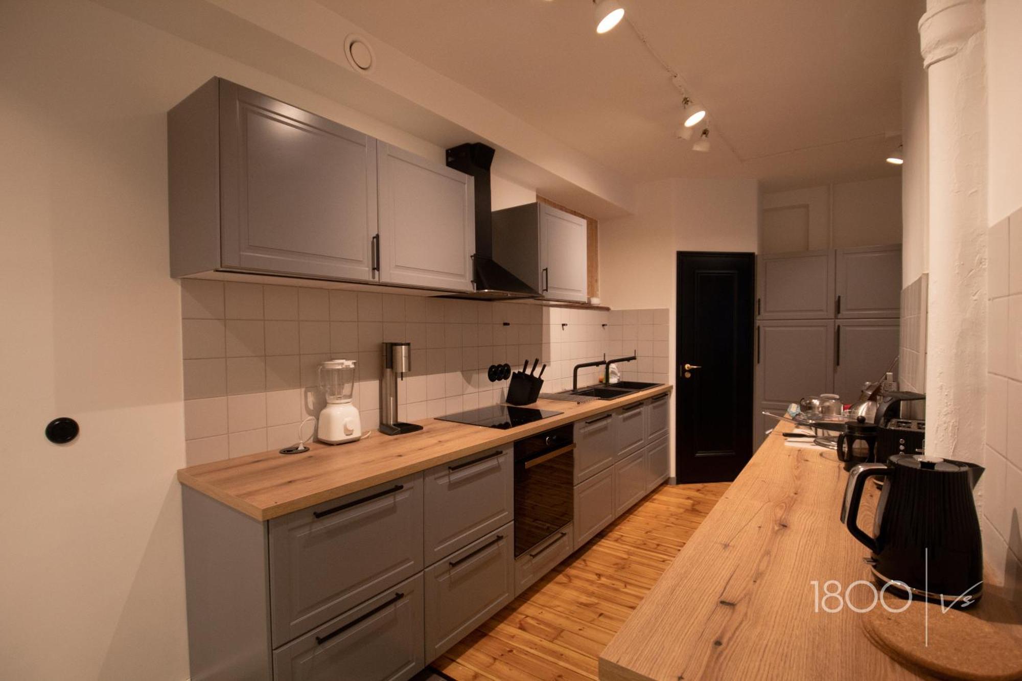 1800 By Vince Stay - Private Rooms In Town Hall Square Tartu Exteriér fotografie