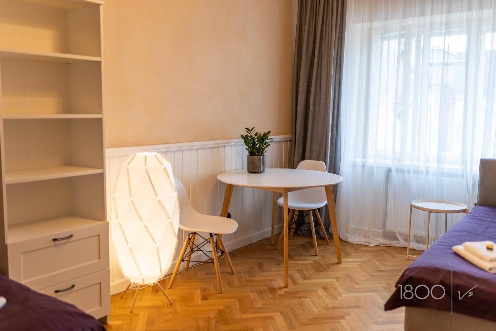 1800 By Vince Stay - Private Rooms In Town Hall Square Tartu Exteriér fotografie