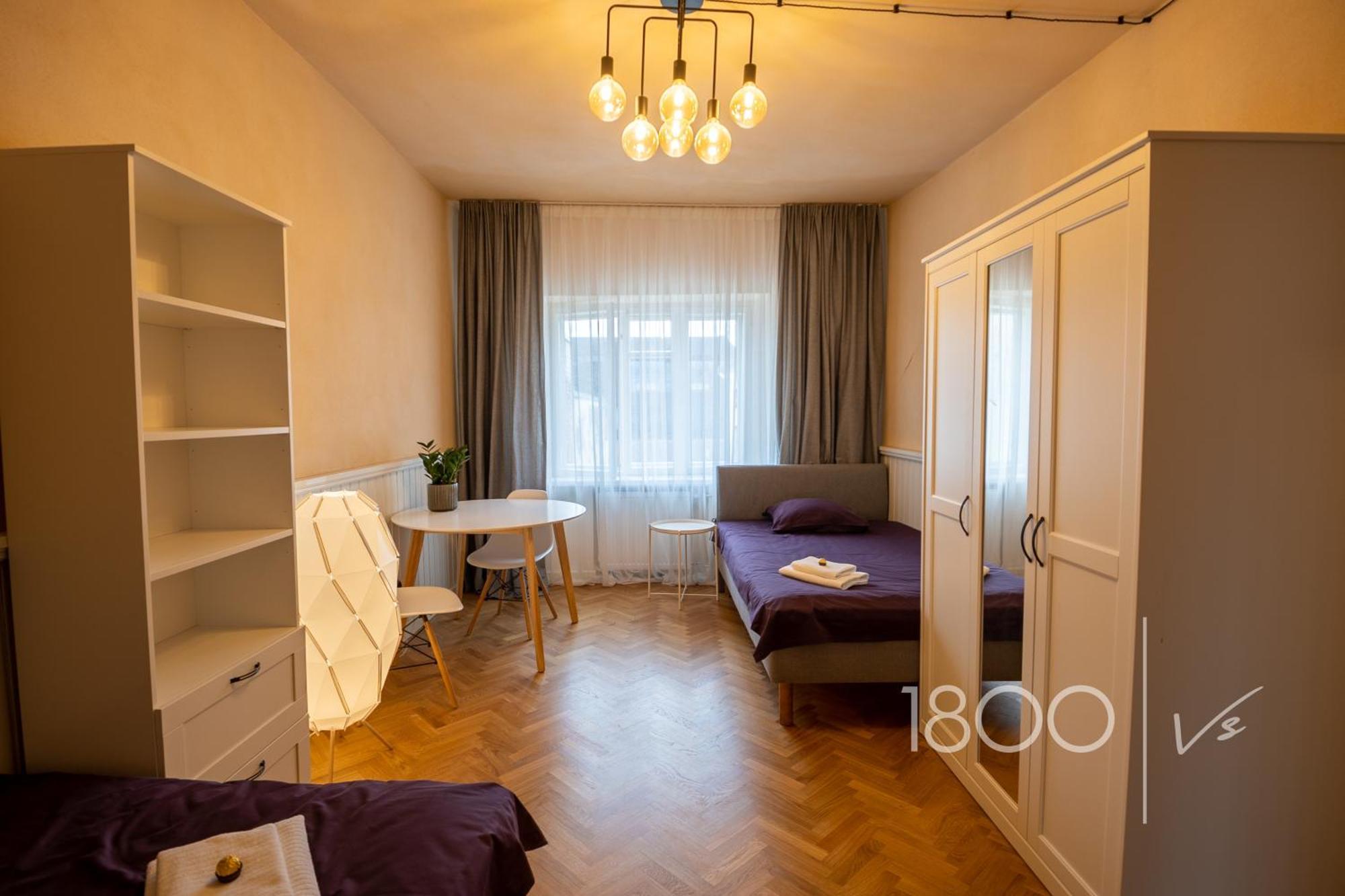 1800 By Vince Stay - Private Rooms In Town Hall Square Tartu Exteriér fotografie