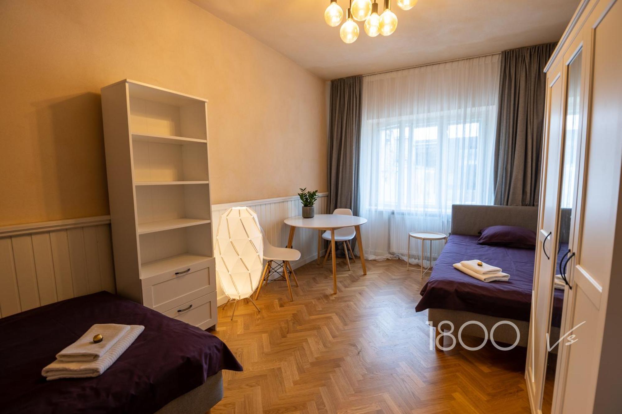1800 By Vince Stay - Private Rooms In Town Hall Square Tartu Exteriér fotografie