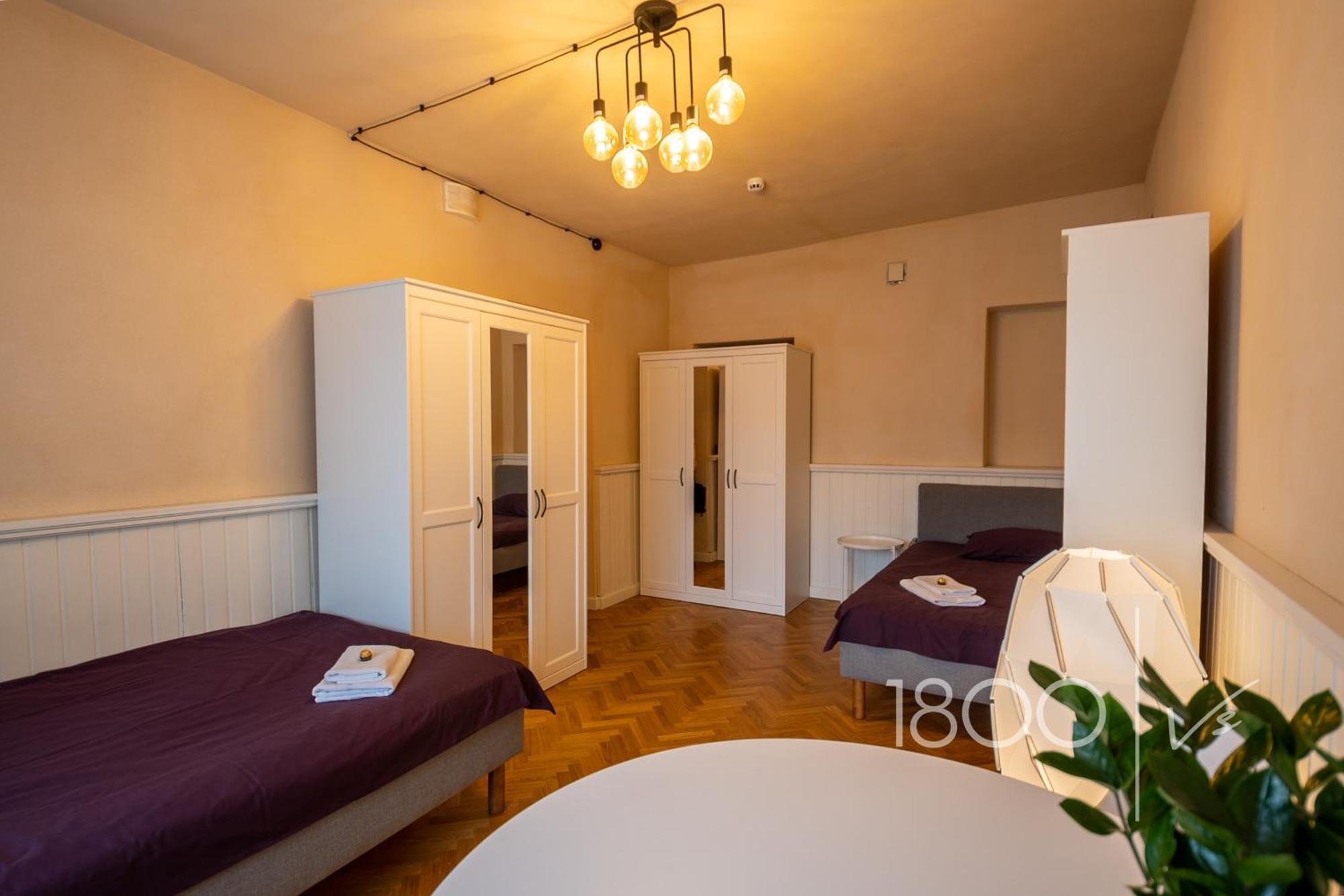 1800 By Vince Stay - Private Rooms In Town Hall Square Tartu Exteriér fotografie