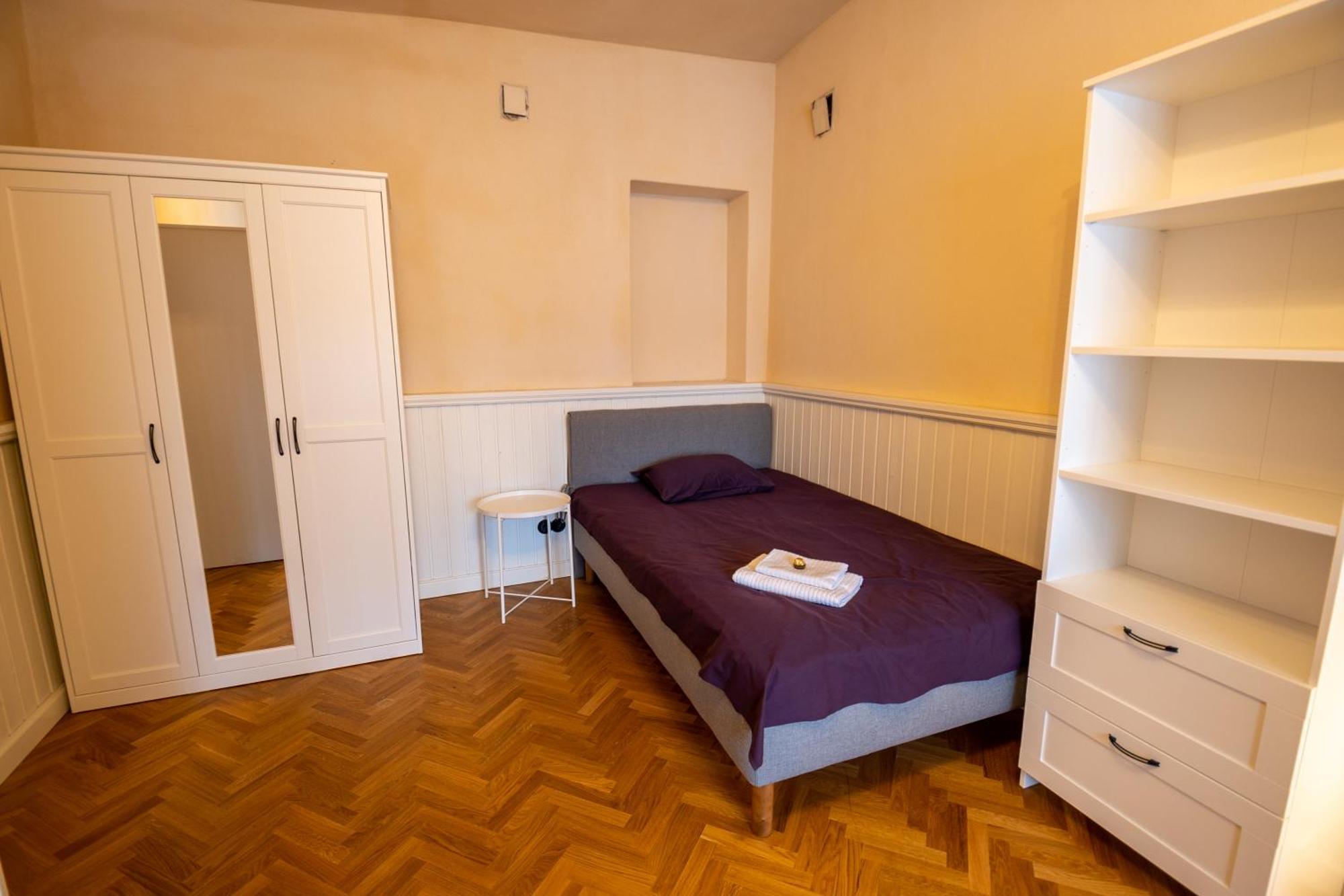 1800 By Vince Stay - Private Rooms In Town Hall Square Tartu Exteriér fotografie